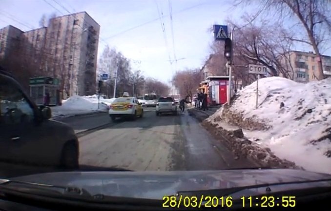 Пешехода сбили во время «гонки» в Новосибирске